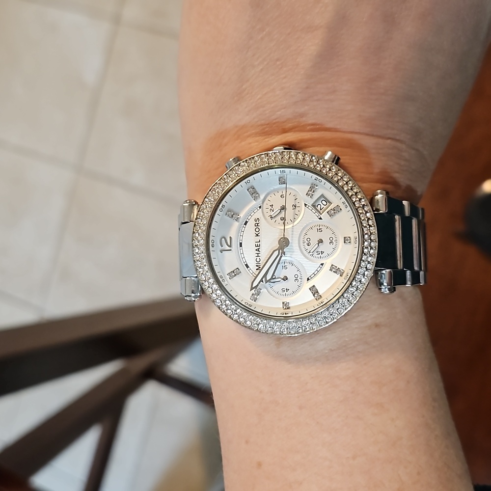 Michael Kors silver watch - Picture 2 of 3